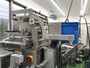 生地秤量分割機